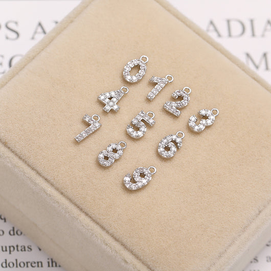 Joyas Chapadas en Oro con Números de Año de Nacimiento Personalizables - Image 46