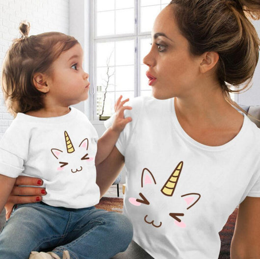 Playera Roja con Estampado de Labios para Niña - Diseño Familiar Divertido - Image 12