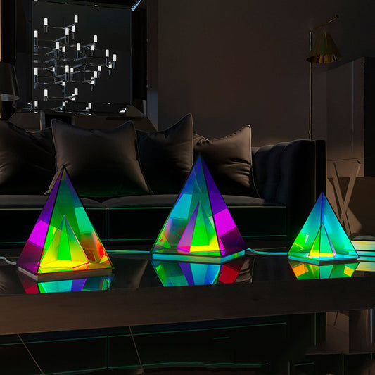 Lámpara de Mesa Pirámide - Luz Nocturna Creativa para Dormitorio y Sala