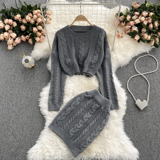 Conjunto Vintage Falda Alta con Suéter Retorcido de Manga Larga - Image 25
