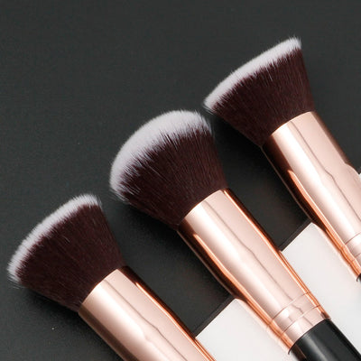 Set de 3 Brochas de Maquillaje Portátiles con Cabezal Plano Biselado - Image 15