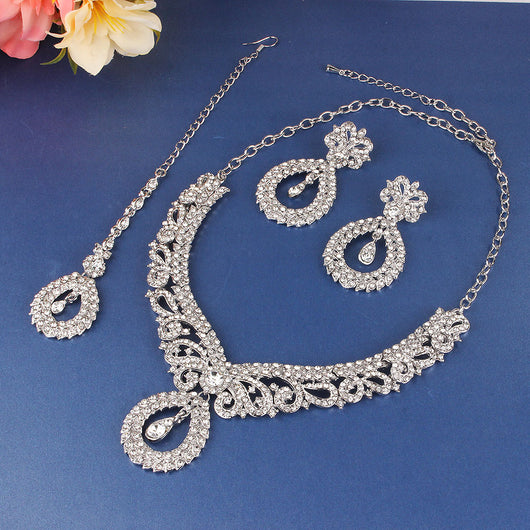 Conjunto de 3 Piezas: Collar, Aretes y Cadena Frontal con Cristales Blancos - Image 4