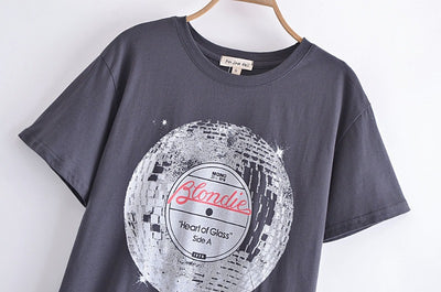 Remera Suelta Cuello Redondo con Estampado de Letras Círculo Manga Corta para Mujer - Image 11