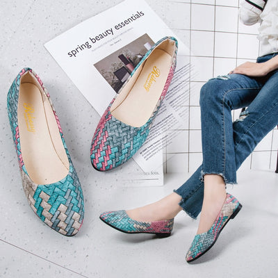 Zapatos Planos Punta Fina Boca Baja en Tonos Claros - Slip-on Cómodo