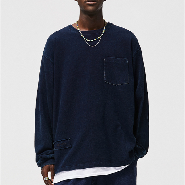 Playera Denim Azul Teñida Manga Larga con Bolsillo Decorativo para Hombre