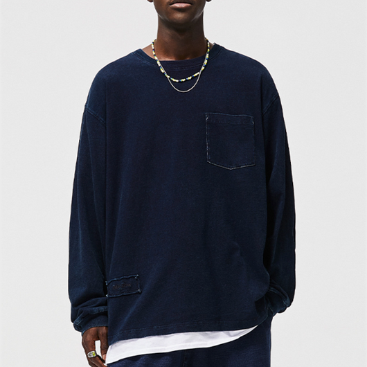 Playera Denim Azul Teñida Manga Larga con Bolsillo Decorativo para Hombre