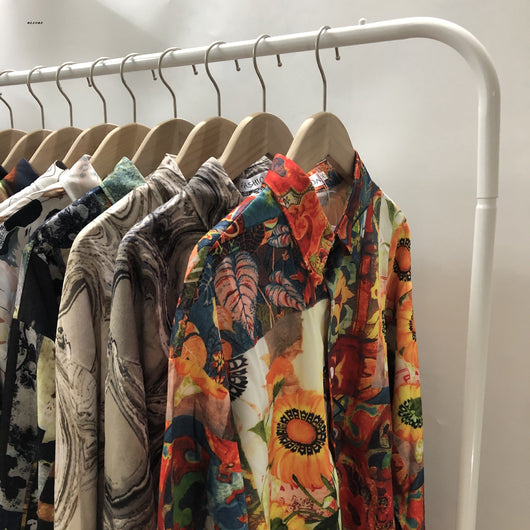 Camisa Estilo Hong Kong con Estampado Vintage y Efecto Óleo - Image 2