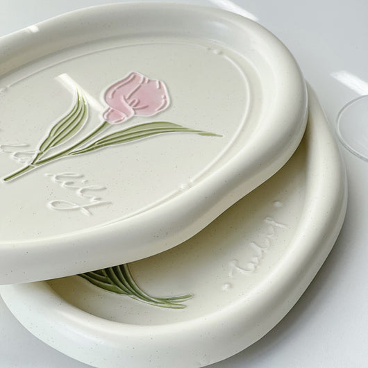 Plato de Cerámica con Relieve Tulipán Calla - Vajilla Francesa - Image 2