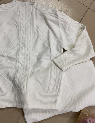 Conjunto de Dos Piezas: Suéter Cuello Alto Retorcido + Pantalón Ancho en Seda de Hielo - Image 9