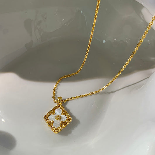 Collar de Trébol de Cuatro Hojas en Oro 18K Europeo y Americano para Mujer - Image 3
