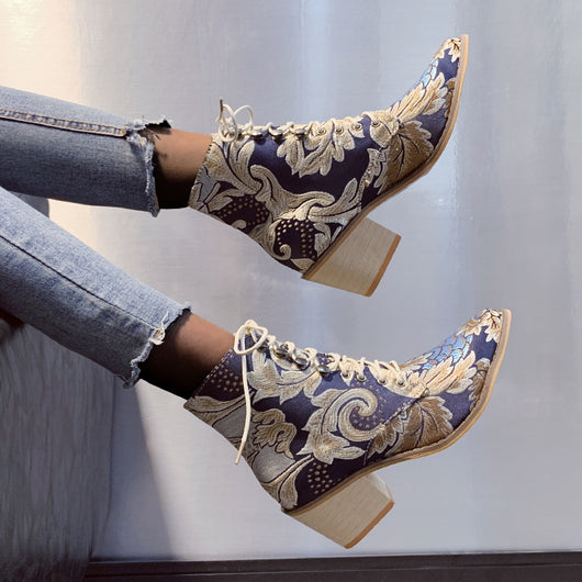 Botas Cortas Étnicas con Tacón Grueso y Bordado de Encaje para Mujer - Image 3