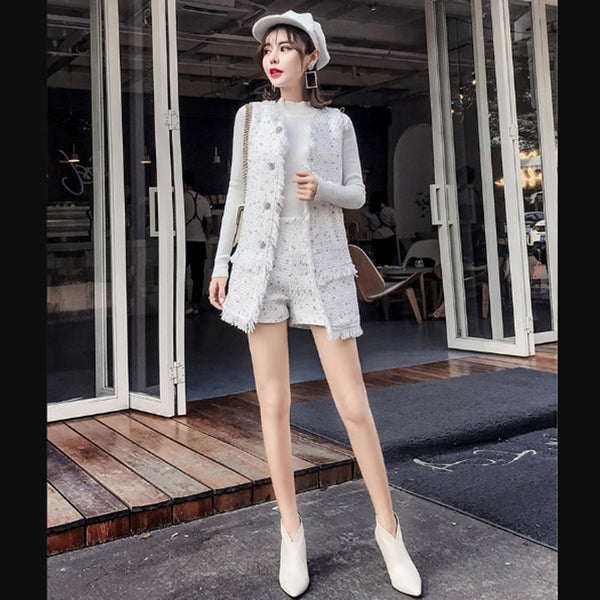 Traje Tweed Elegante para Mujer con Detalles de Encaje y Flecos