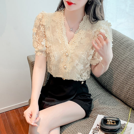 Blusa de Encaje con Flores 3D y Cuello V - Image 6