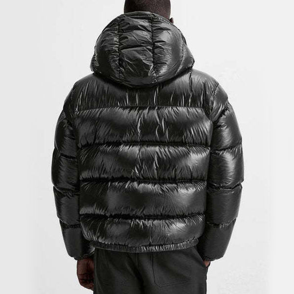 Abrigo Corto Acolchado Negro con Capucha para Otoño e Invierno