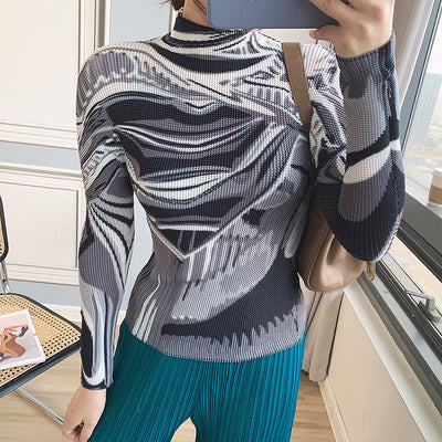 Playera Estampada con Pliegues Miyake - Image 8