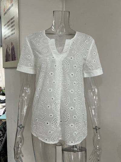 Blusa Elegante Escote V con Detalles Calados Manga Corta - Image 8