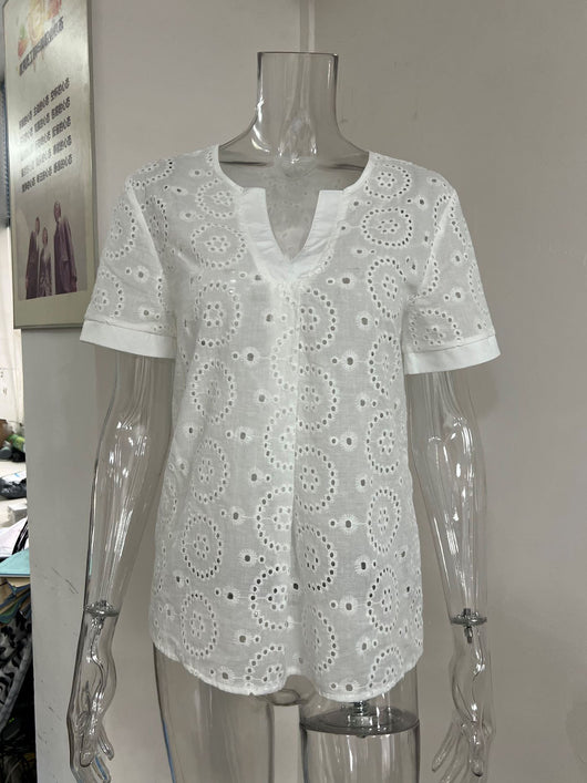Blusa Elegante Escote V con Detalles Calados Manga Corta - Image 8