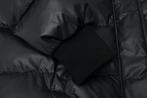 Chaqueta Denim Oversize Acolchada Negra con Costuras Sueltas