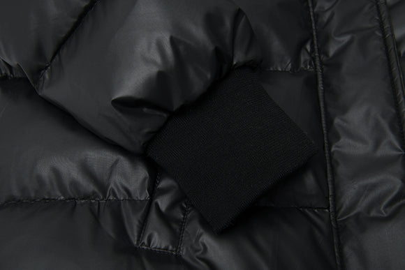 Chaqueta Denim Oversize Acolchada Negra con Costuras Sueltas