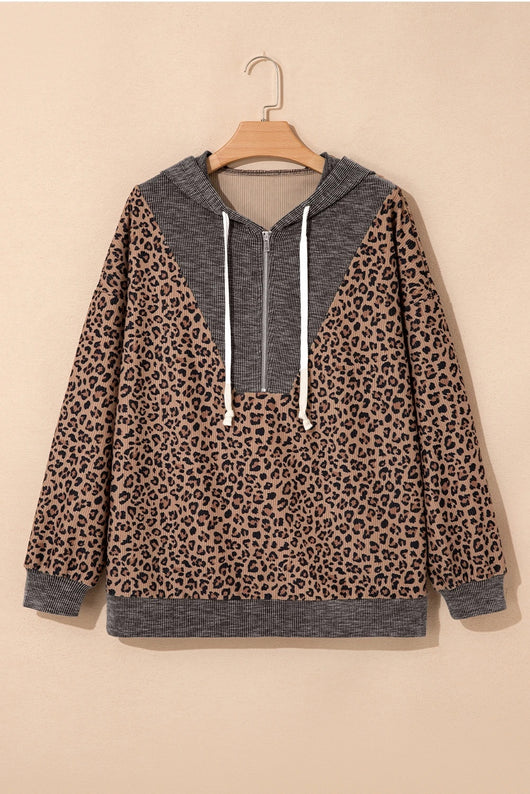 Sudadera Hoodie Khaki con Estampado Leopardo y Cuello Contrastante - Image 5