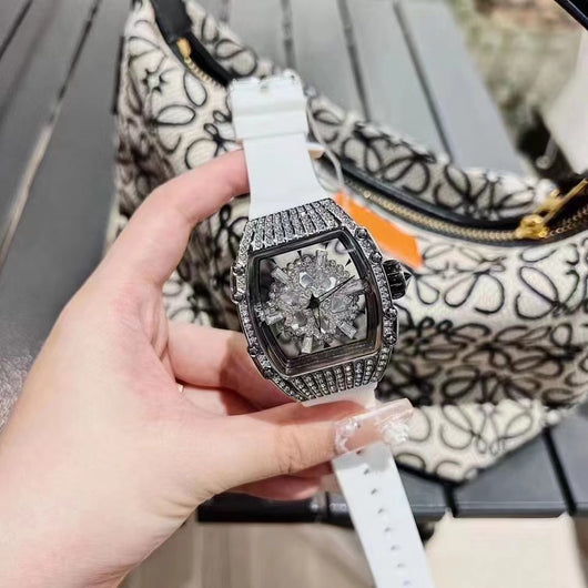 Reloj de Lujo para Mujer con Diamantes Hueco y Correa de Silicona - Image 5