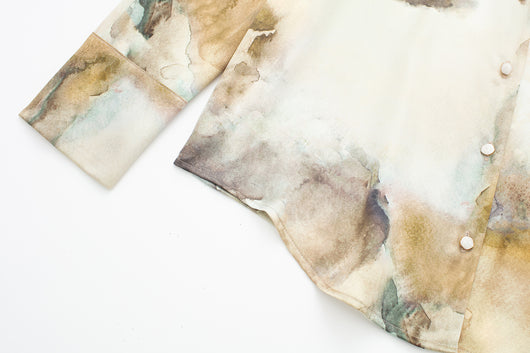 Conjunto Tie-Dye en Satén de Seda: Blusa y Falda - Image 7