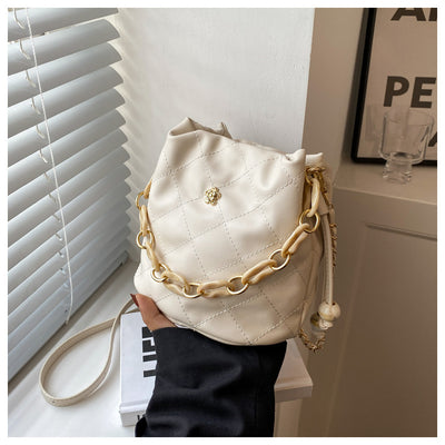 Bolsa Bandolera Cuadros Estilo Western con Cadena Texturizada para Mujer - Image 6