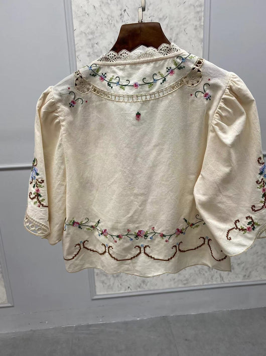 Blusa Tejida con Encaje Floral y Cuello en V - Image 10