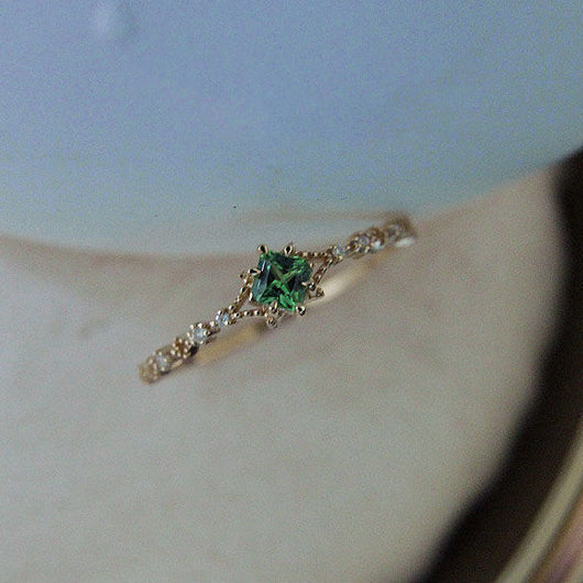Anillo Vintage con Tsavorita Natural y Diamantes - Image 7