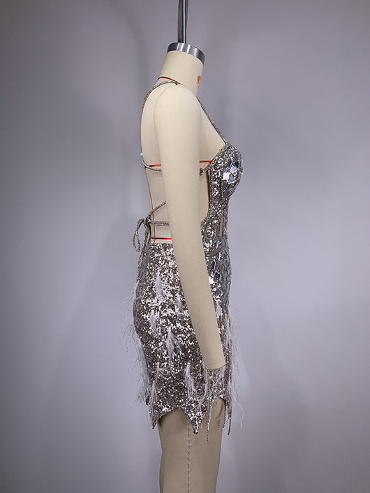 Vestido de Verano con Lentejuelas, Plumas y Borlas Espalda Descubierta - Image 8