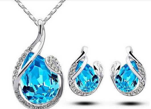 Conjunto de Collar y Aretes de Strass Brillante - Image 9