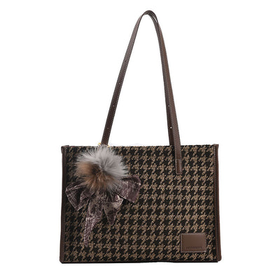 Bolsa Cuadrada Pequeña con Colgante de Seda Estampado Pata de Gallo - Image 3