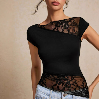 Blusa Entallada con Paneles de Encaje y Manga Corta