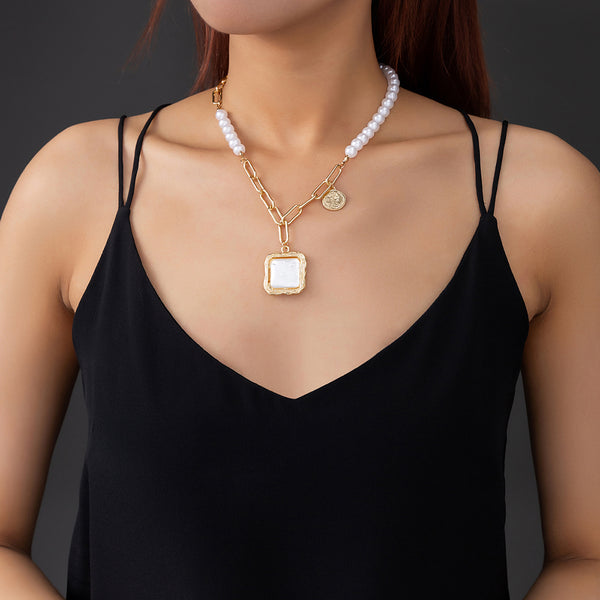 Collar Elegante de Perlas Estilo Barroco