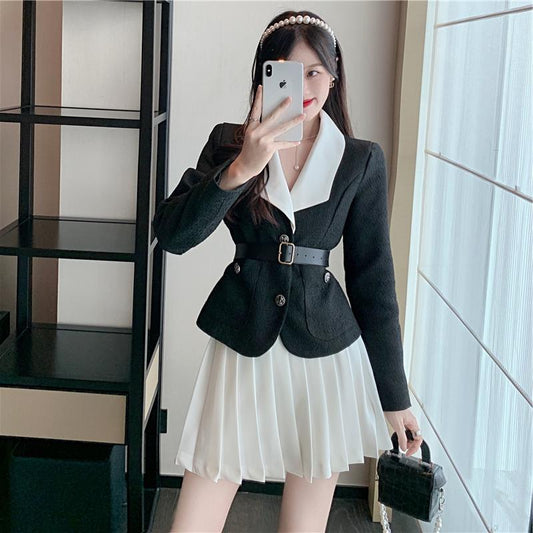 Conjunto de Falda Plisada Alta y Chaqueta Corta con Cinturón - Image 2