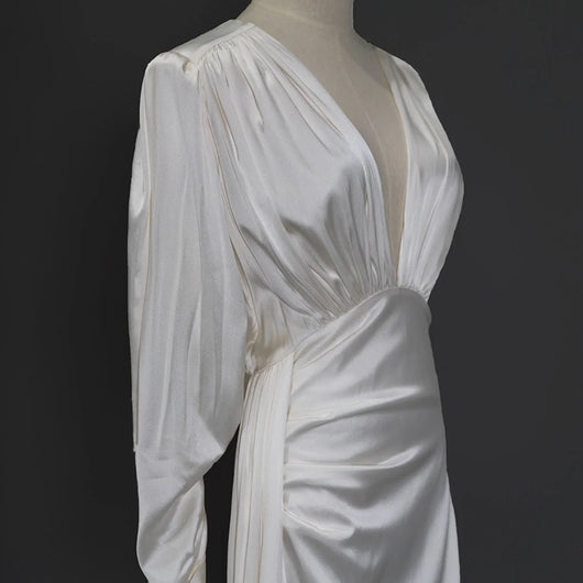 Vestido Largo de Satén con Mangas Largas - Image 11