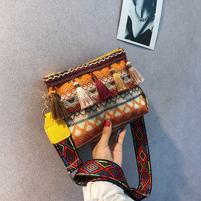 Bolso Crossbody Étnico con Flecos y Tiras Anchas - Image 9