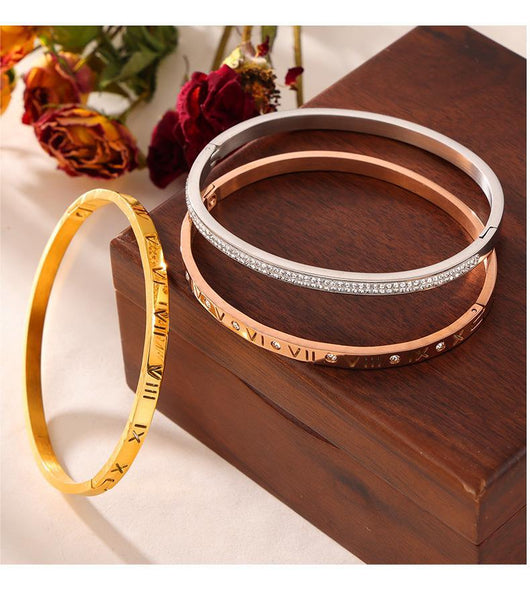 Pulsera de Titanio Chapada en Oro con Diseño Romano Grabado y Diamantes Incrustados - Image 18