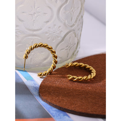 Aretes Dorados Grandes con Aro Clásico de Diseño Moderno - Image 6
