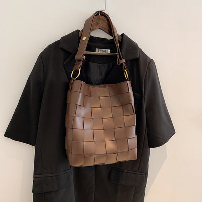 Bolso Bucket Trenzado Otoño - Diseño Minimalista y Versátil