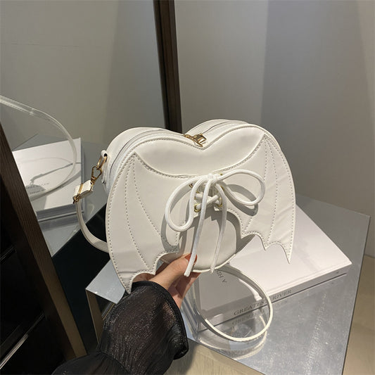 Bolso Bandolera con Diseño de Alas de Murciélago y Corazón