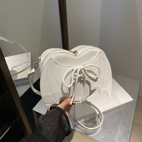 Bolso Bandolera con Diseño de Alas de Murciélago y Corazón