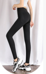 Leggins Shark para Mujer: Shorts Ajustados de Tres Cuartos en Negro para Ciclismo - Image 11