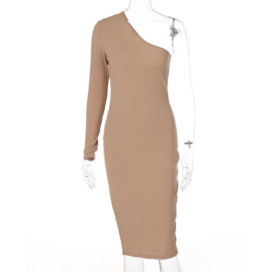 Vestido Tejido Ajustado con Hombro Descubierto y Abertura Lateral - Image 5