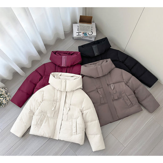 Chaqueta Corta Acolchada con Capucha para Mujer - Image 4