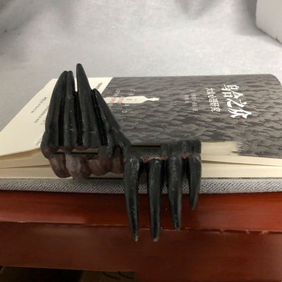 Marcapáginas 3D Mano del Diablo - Diseño Único en Resina para Lectores - Image 2