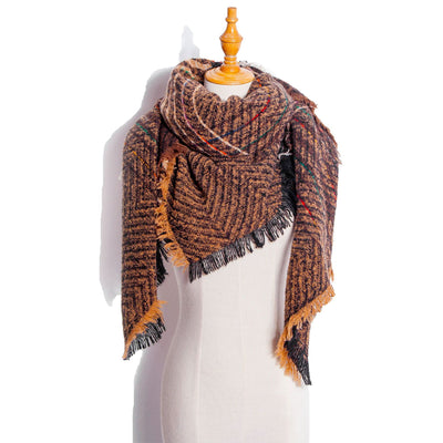 Chal Triangular Escocés para Otoño e Invierno - Amplio y Versátil - Image 59