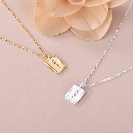 Anillo Minimalista Geométrico con Zirconia - Diseño Versátil de Cuatro Diamantes