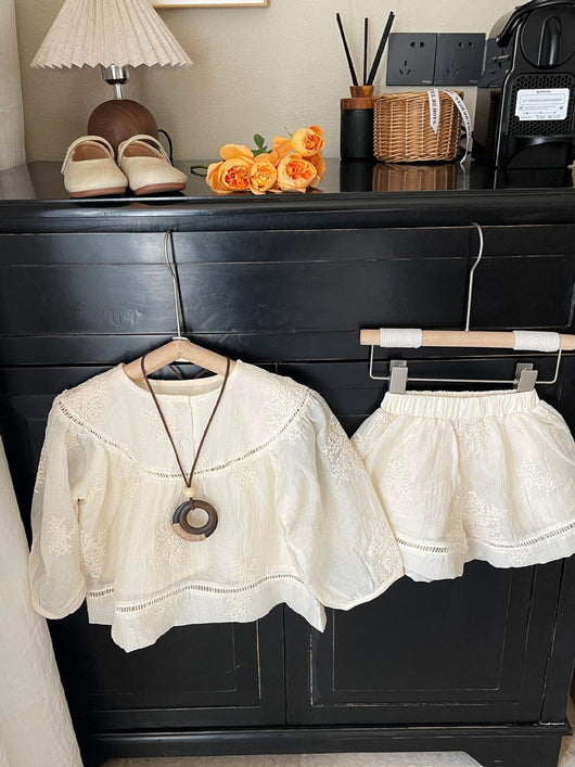 Conjunto de Dos Piezas Infantil: Blusa y Culotte en Tono Damasco Premium - Image 9