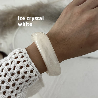 Pulsera de Acrílico Exagerada Estilo Europeo Americano con Diseño Translúcido Irregular - Image 23